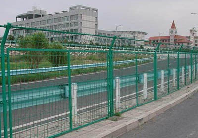 公路隔離柵